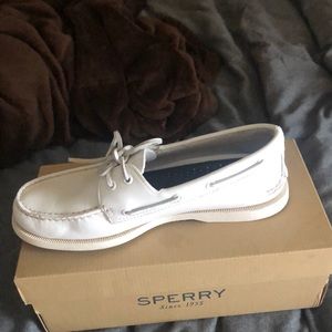 White sperrys